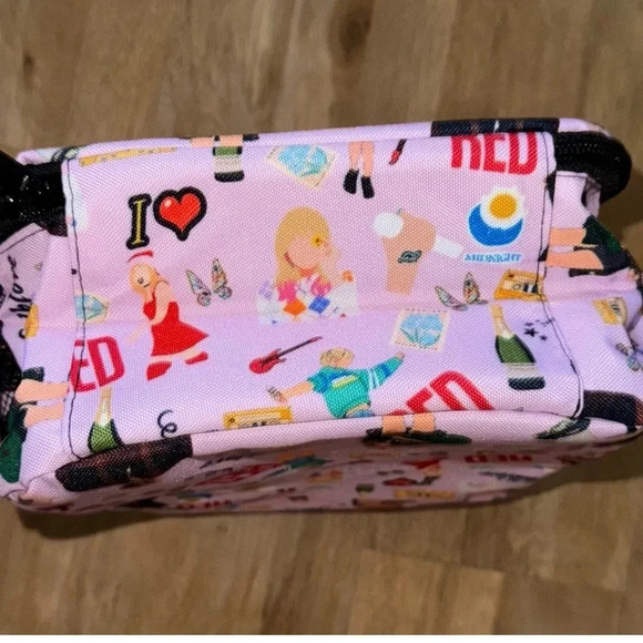 TAYLOR SWIFT SWIFTIE LUNCH PAIL BAG MAKEUP PINK ERAS 1989 POETS TRAVEL SHOWGIRL - Picture 2 of 5